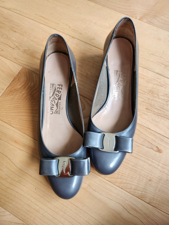 Salvatore Ferragamo Shoes - Salvatore Ferragamo Pewter Vara Bow Flats